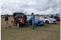 Renault-10-with-other-French-Cars-at-TCA